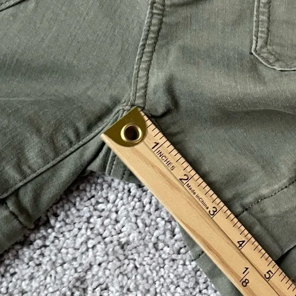 Simply Vera Vera Wang Green Shorts Size 2 Medium Rise Pockets Button Zip Closure - Picture 8 of 10